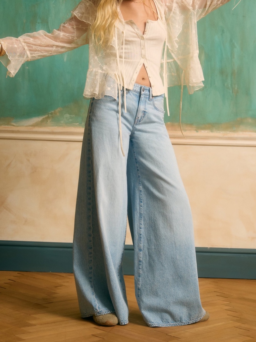 American Eagle Outfitters Light Blue Wide-Leg Jeans